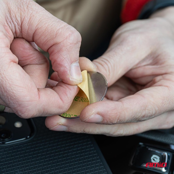 Uchwyt do samochodu na telefon kratkę magnetyczny AMIO-03783