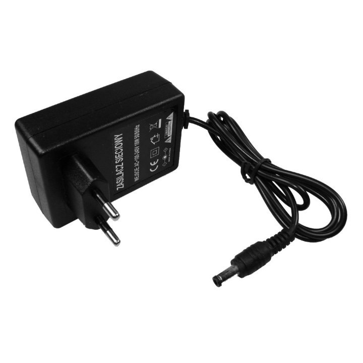 Zasilacz impulsowy wtyczkowy 18V/1,5A DC 2,1/5,5